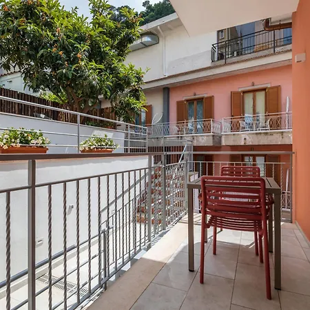 De Vivo Realty - Futura Funky